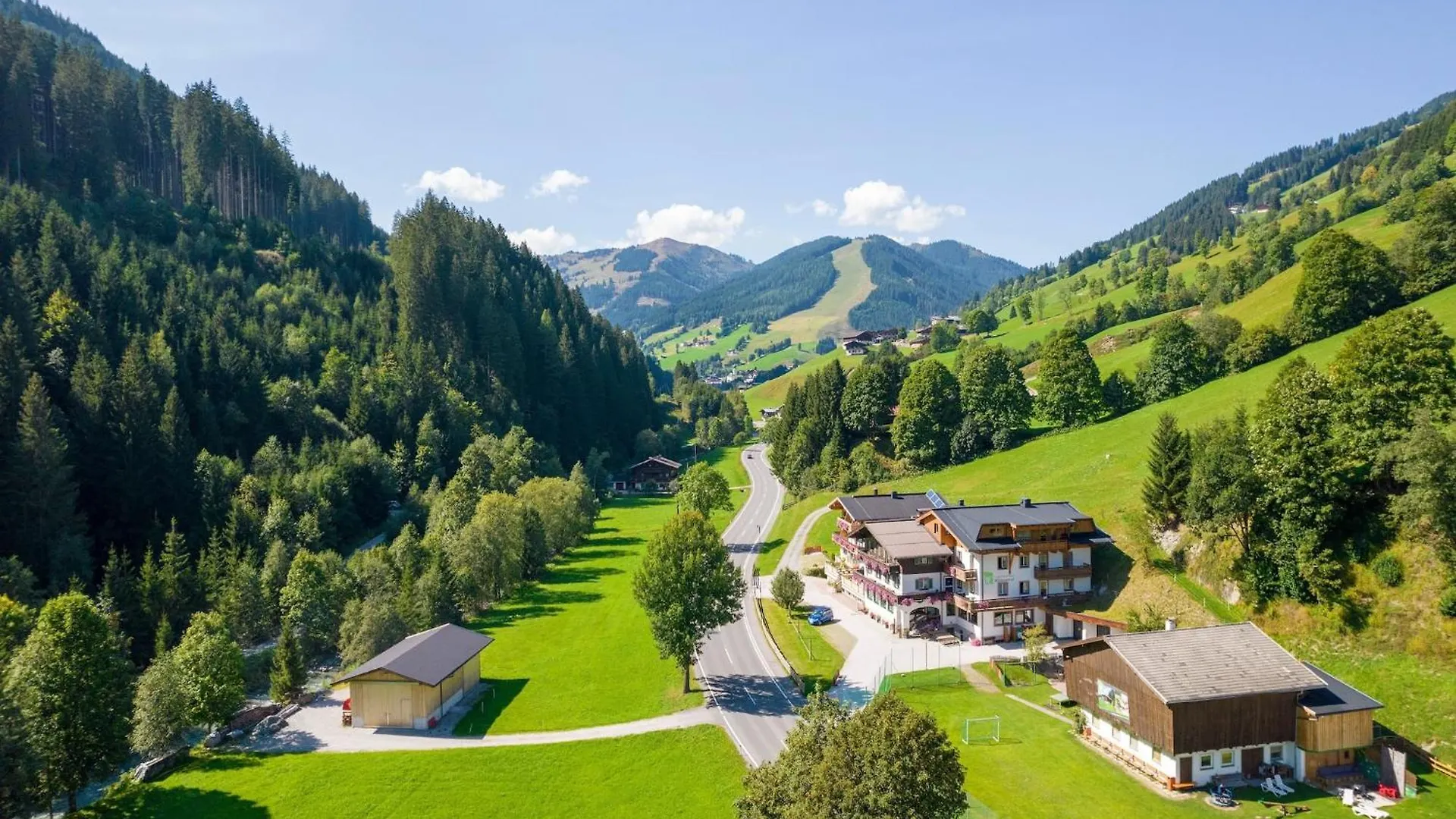 Luxury Chalet In Saalbach Hinterglemm With Sauna  ザールバッハ・ヒンターグレム